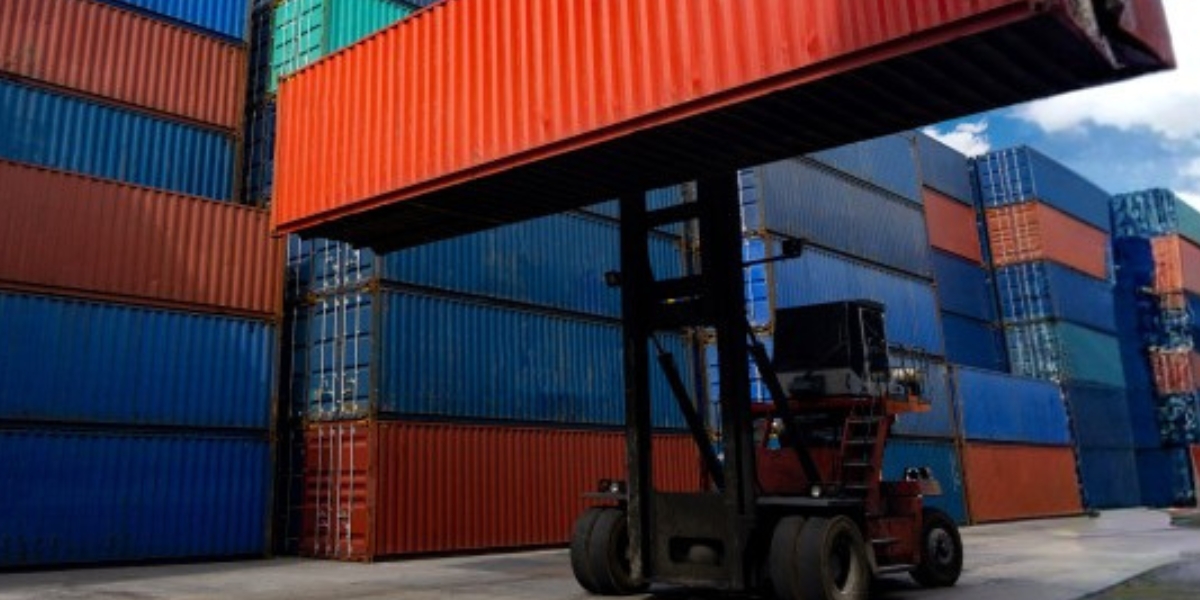 Types of lashing on Container Ships
